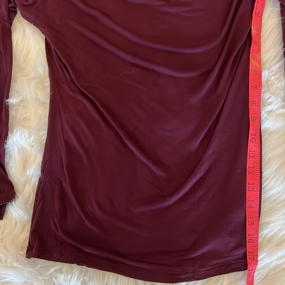 Gap top burgundy size small - Picture 4 of 6